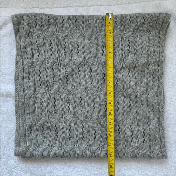 NWT Beautiful Gray Infinity Scarf - Picture 6 of 7